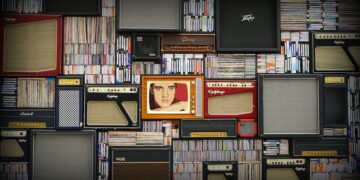 Exploring the Influence of Social Media on Pop Culture